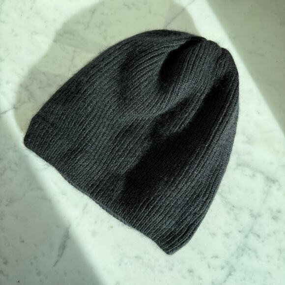 Liz Claiborne Cashmere Blend Beanie – Black One Size - Picture 3 of 6